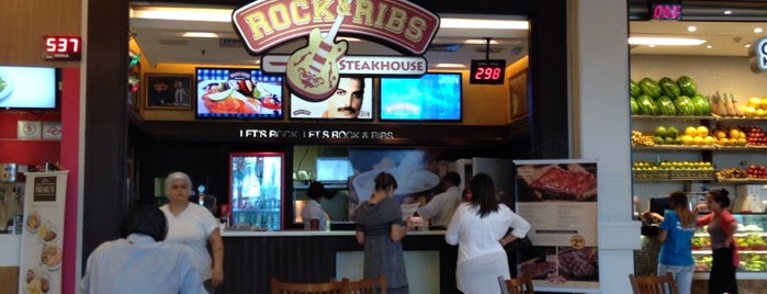 Rock & Ribs Steakhouse is one of Restaurantes.