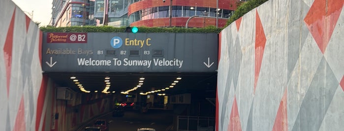 Sunway Velocity is one of Tempat yang Disukai Jeremy.