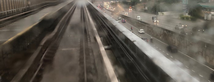 RapidKL Sri Raya (KG28) MRT Station is one of MRT.