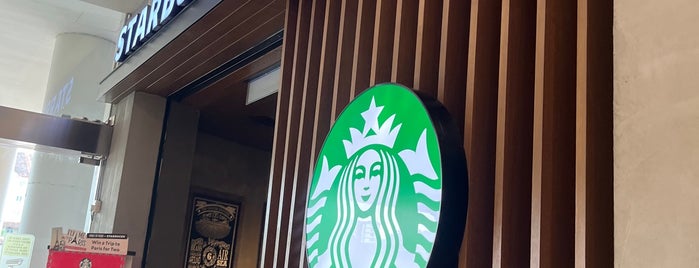 Starbucks is one of สถานที่ที่ ꌅꁲꉣꂑꌚꁴꁲ꒒ ถูกใจ.
