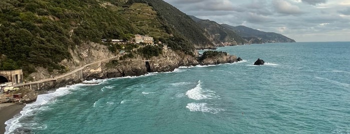 Cinque Terre is one of Mara'nın Beğendiği Mekanlar.