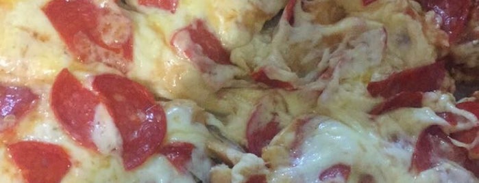pizzas Q is one of Posti che sono piaciuti a Serch.
