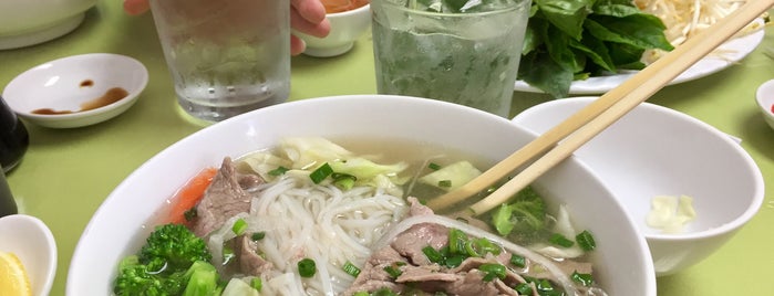 Pho Thinh is one of Dion 님이 저장한 장소.