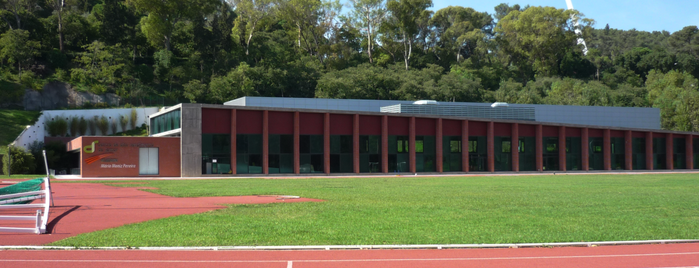 Centro de Alto Rendimento de Atletismo is one of Oeiras.