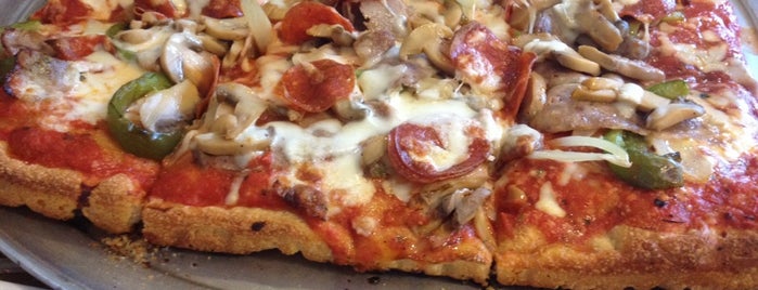 Lenny's Pizza is one of Posti che sono piaciuti a Volkan.