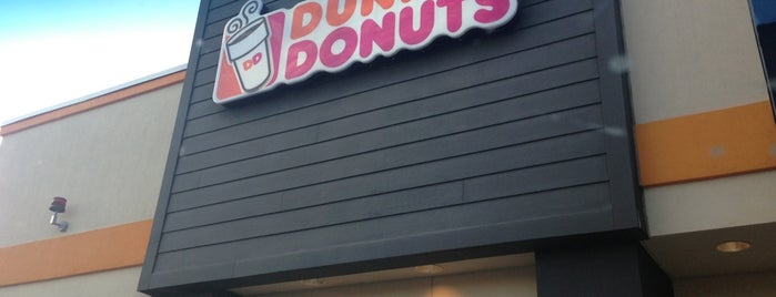 Dunkin' is one of Alさんのお気に入りスポット.