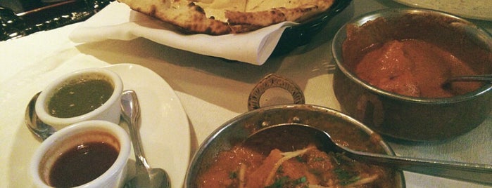 Aroma Fine Indian Restaurant is one of Locais salvos de Chetu19.