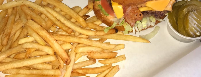 Halphen Red Burgers is one of The 15 Best Places for French Fries in Chula Vista.
