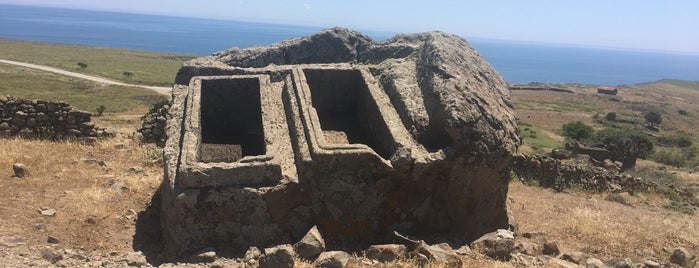 kaya mezar gokceada is one of Göktuğ'un Beğendiği Mekanlar.