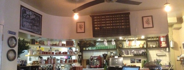 Simple Cafe is one of Restaurants.