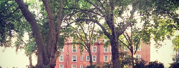 Ebury Square Gardens is one of Tempat yang Disukai Grant.