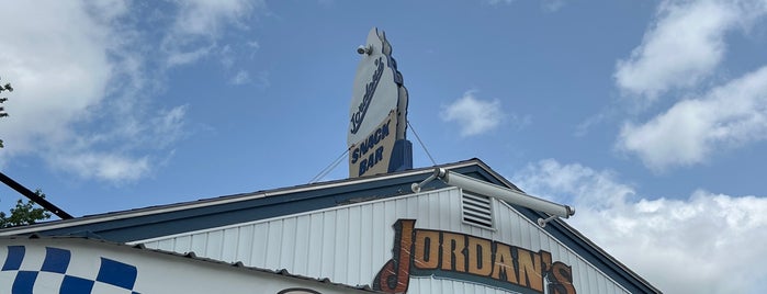 Jordan's Snack Bar is one of Dunkin Donuts.