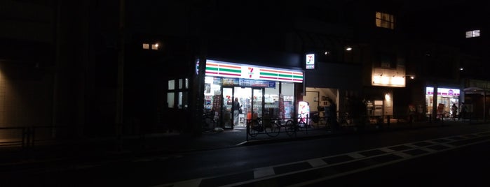 7-Eleven is one of コンビニ5.