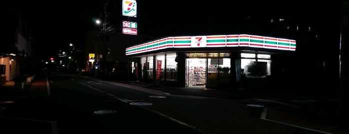 セブンイレブン 綾瀬店 is one of Hirorieさんのお気に入りスポット.