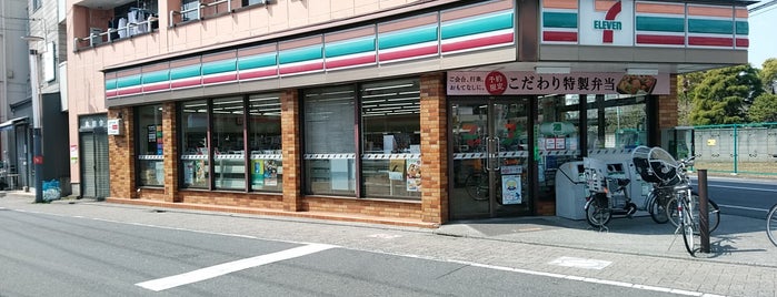 セブンイレブン 足立五反野店 is one of コンビニ.