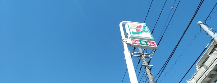 7-Eleven is one of コンビニ.