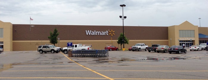 Walmart Supercenter is one of สถานที่ที่ Belinda ถูกใจ.