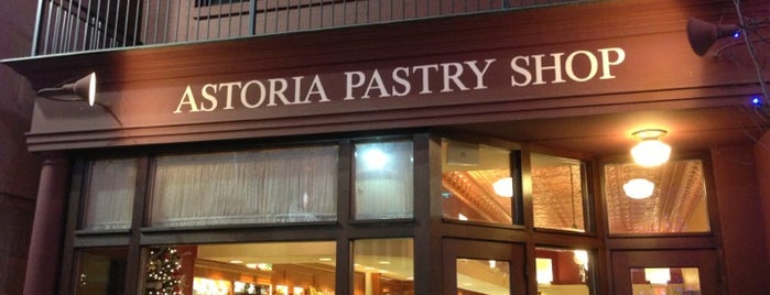 Astoria Pastry Shop is one of สถานที่ที่ David ถูกใจ.