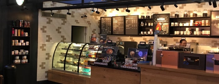 Starbucks is one of Fatih'in Beğendiği Mekanlar.