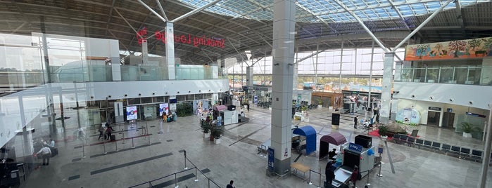 Raja Bhoj Airport (BHO) is one of Aeroportos.