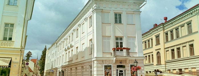 Barclay Hotell is one of When in Tartu (2012).