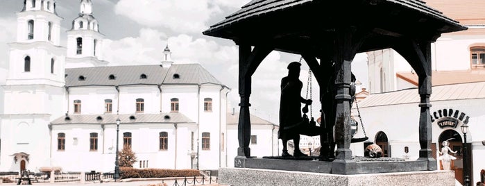 Памятник «Городские весы» is one of great outdoors & sightseengs.