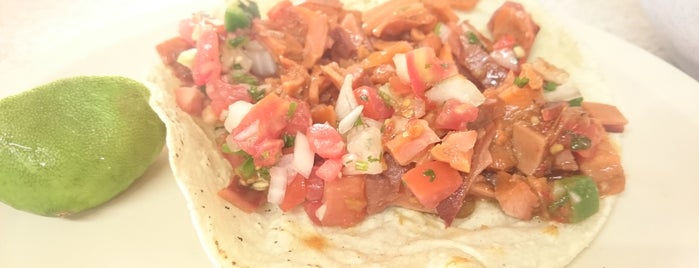 Carnitas "El Compa" is one of York 님이 좋아한 장소.