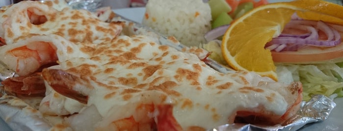 Mariscos Rojas is one of Yorkさんのお気に入りスポット.