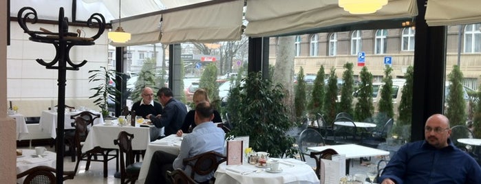 Le Bistro Esplanade is one of Katerina's Saved Places.