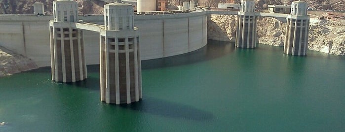 Hoover Dam Lookout is one of Lugares favoritos de Matthew.
