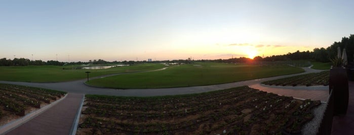 Yas Links Golf Course is one of สถานที่ที่ Radim ถูกใจ.