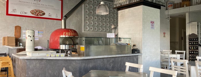 La Fabbrica Pizzería is one of Bares y Restaurants.