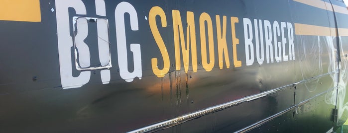 Big Smoke Burger is one of สถานที่ที่ Burak ถูกใจ.