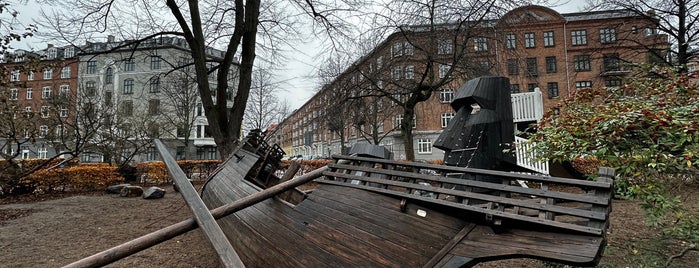 Legepladsen på Århus Plads is one of Copenhagen Playgrounds.