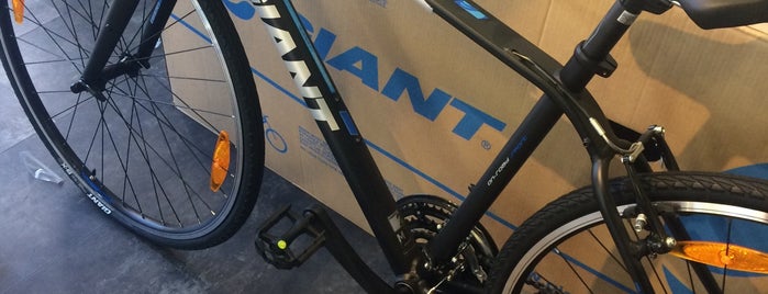 Giant  🚲 is one of Lugares favoritos de Cenker.