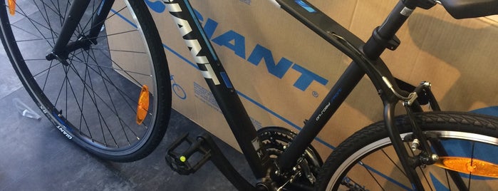 Giant  🚲 is one of Locais curtidos por Cenker.