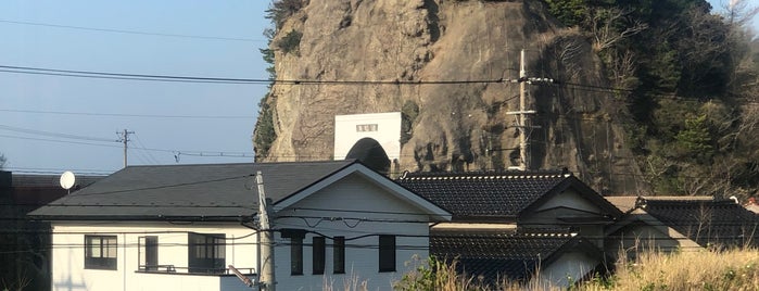 Isotake Station is one of 山陰本線.