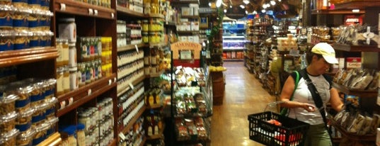 Aspen Marketplace is one of Locais curtidos por Jerry.