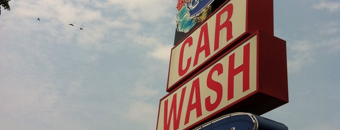 Genie Car Wash is one of Texas Vintage Signs.