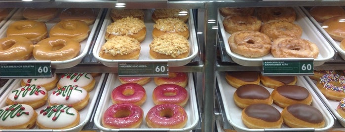 Krispy Kreme is one of Tempat yang Disukai Tema.