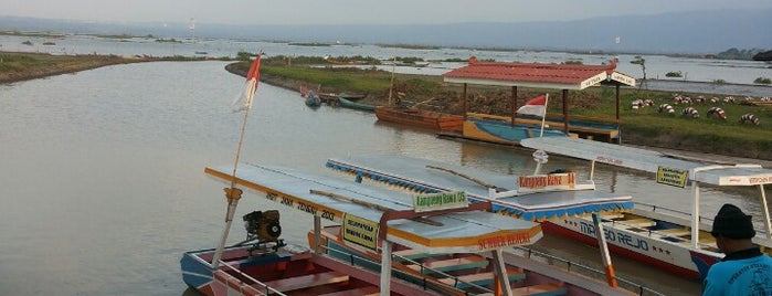 Wisata Apung Kampoeng Rawa is one of Posti che sono piaciuti a Hendra.