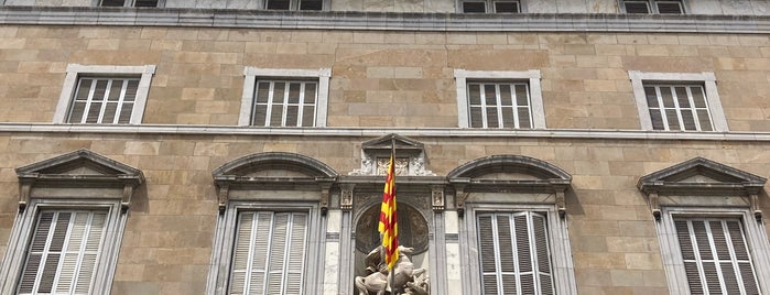 Palau de la Generalitat de Catalunya is one of Monumentos y lugares monumentales.