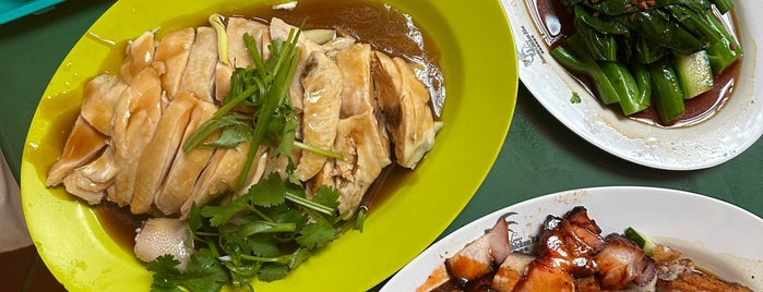 Uncle Louis Famous Chicken Rice (Maxwell) is one of SG chicken rice.