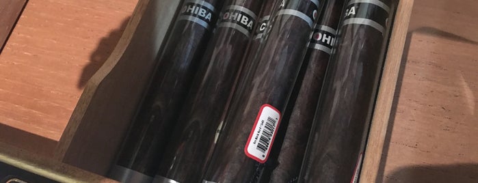 Stogies Cigars is one of Lugares favoritos de Aristides.