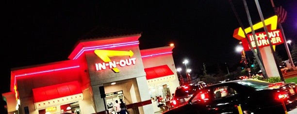 In-N-Out Burger is one of Tempat yang Disukai Damian.