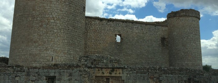 Castillo De Pioz is one of Castillos.