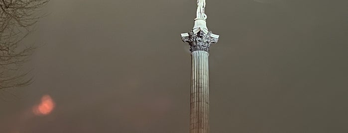 Nelson's Column is one of Summer in London/été à Londres.