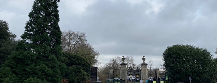 Queen Elizabeth Gate is one of London.