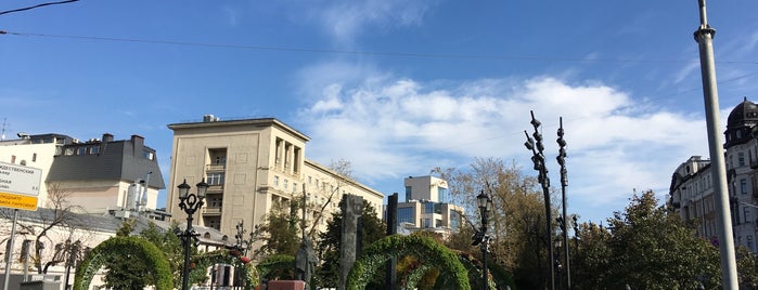 Площадь Сретенские Ворота is one of Lugares favoritos de Вадим.