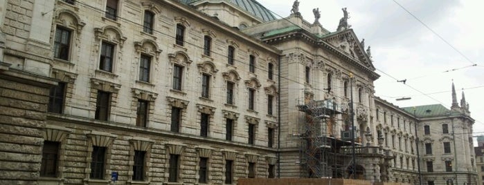 Justizpalast is one of tour.